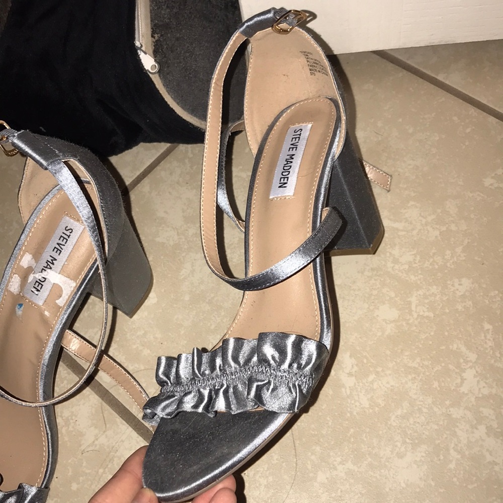 Beautiful small heeled Steve Madden heels!
